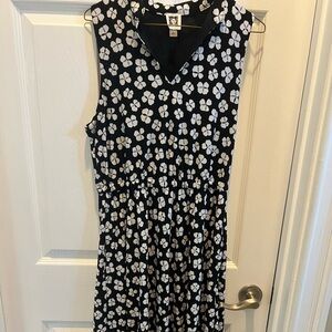 Beautiful Anne Klein dress for women size 6. Used